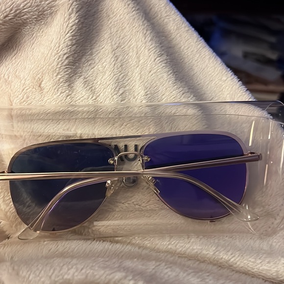 Quay sunglasses ?! main image 4